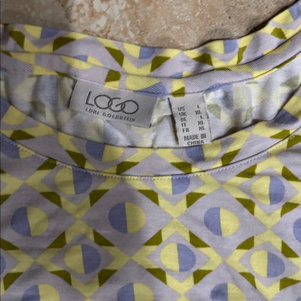 Geometric Patterned Women's Top - Picture 2 of 5